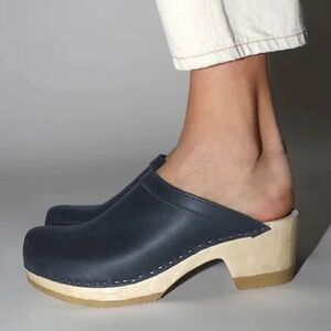 No.6 Valley Clog on Low Base in Navy on White Base, 41. Fit like a 39